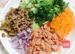 腊肉火腿肠炒饭的做法图解2