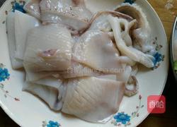 香菜炒鱿鱼卷的做法图解1