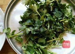 香菜炒鱿鱼卷的做法图解2