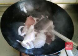香菜炒鱿鱼卷的做法图解4