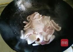 香菜炒鱿鱼卷的做法图解5