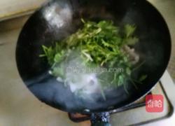 香菜炒鱿鱼卷的做法图解6
