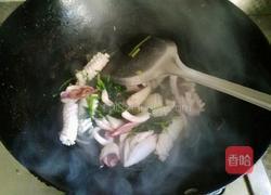 香菜炒鱿鱼卷的做法图解9