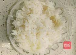 五彩炒饭的做法图解1