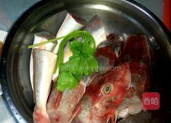 冬菜煮红角鱼的做法图解1