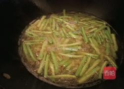 豆角焖面的做法图解2