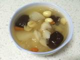 冰糖雪梨银耳红枣汤