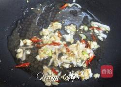 西兰花炒核桃仁的做法图解5