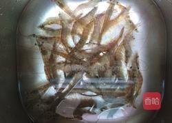 鲫鱼虾汤的做法图解1
