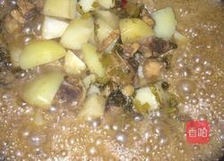 酸菜鸡腿炖土豆的做法图解6