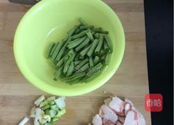 豆角焖面的做法图解1