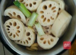 莲藕大骨汤的做法图解3