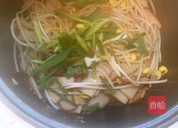 鸡蛋干炒黄豆芽的做法图解3