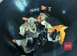 莴苣木耳炒肚片的做法图解2