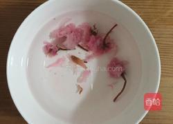 樱花果冻的做法图解1