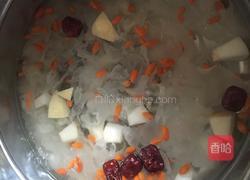 银耳雪梨汤的做法图解4