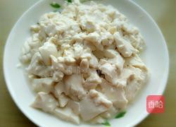 皮蛋拌豆腐的做法图解1