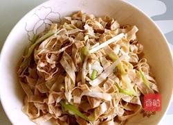 凉拌油豆腐皮的做法图解3