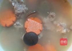 胡萝卜香菇骨头汤的做法图解8