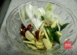 酸辣白菜的做法图解1