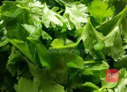 中原一点红（芹菜叶鸡蛋饼）的做法图解1
