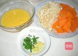 金针菇炒鸡蛋的做法图解2