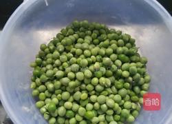 碗豆炒腊肉的做法图解1