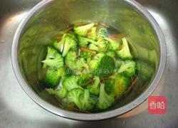 凉拌西兰花的做法图解2