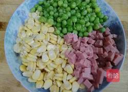 五彩炒饭的做法图解1