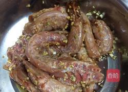 蒜香烤鸡脖的做法图解1