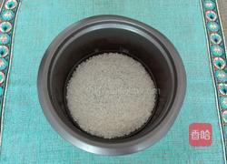 肉松香蕉黄瓜寿司的做法图解2