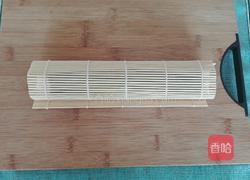 肉松香蕉黄瓜寿司的做法图解10