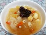 银耳莲子羹
