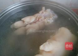 卤猪蹄的做法图解1