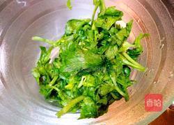 凉拌芹菜叶的做法图解2