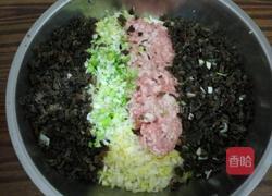 猪肉白菜木耳饺子的做法图解1