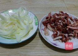 爆炒羊肉圆葱的做法图解1
