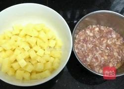 土豆蒸肉碎的做法图解1