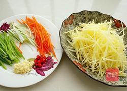 凉拌酸辣土豆丝的做法图解1