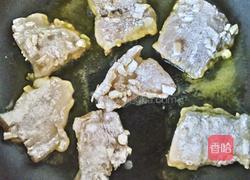 煎胖头鱼片的做法图解3