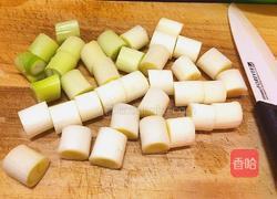 葱段炒鸡脖肉的做法图解3