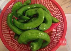 虎皮青椒的做法图解1