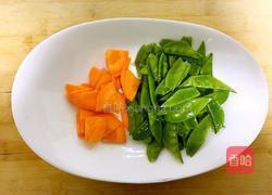 荷兰豆炒白果的做法图解2