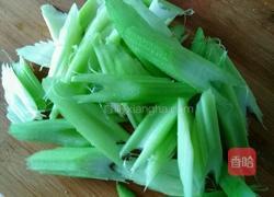 西芹炒腰果的做法图解2