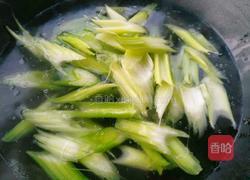 西芹炒腰果的做法图解7