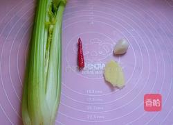 凉拌西芹的做法图解1