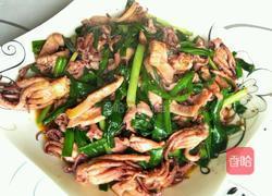 韭菜炒鱿鱼的做法图解5