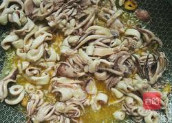 韭菜炒鱿鱼的做法图解3
