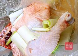 飘香盐焗手撕鸡的做法图解1