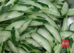 青瓜炒花肉的做法图解1